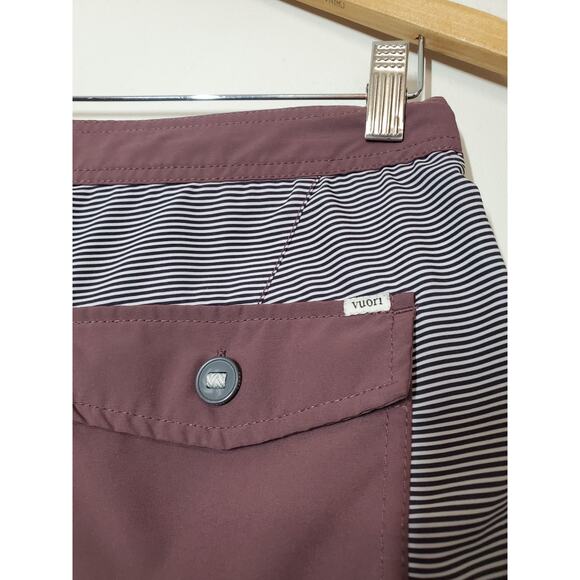 VUORI Mens Cruise Board Shorts 28 Striped Unlined Stretch Beach HYBRID - Picture 3 of 9